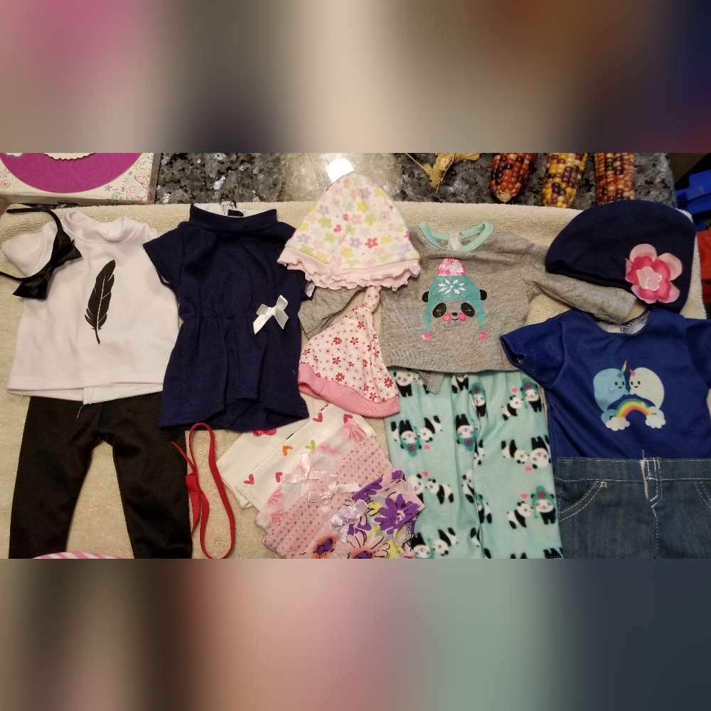 Lot Of 18" Doll Clothes And Shoes - Picture 5 of 6